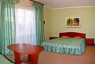 Гостиница Apelsin Hotel Николаевка Двухместный номер Делюкс с 1 кроватью или 2 отдельными кроватями-1